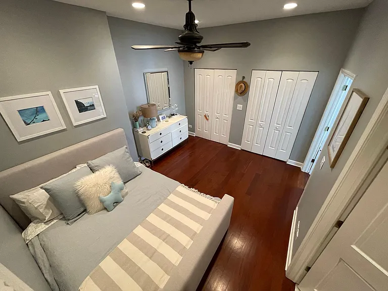 561 W Briar Pl — Photo 9