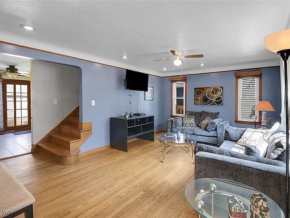 5th image of 10760 Woodview Blvd