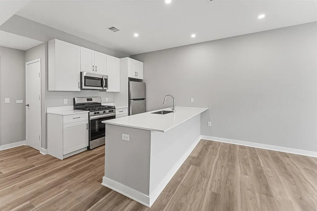 1 bed, 1.0 bath, 788 sqft, $2,215 — Photo 3