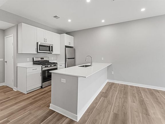 3rd image of 475 Communipaw Ave #301