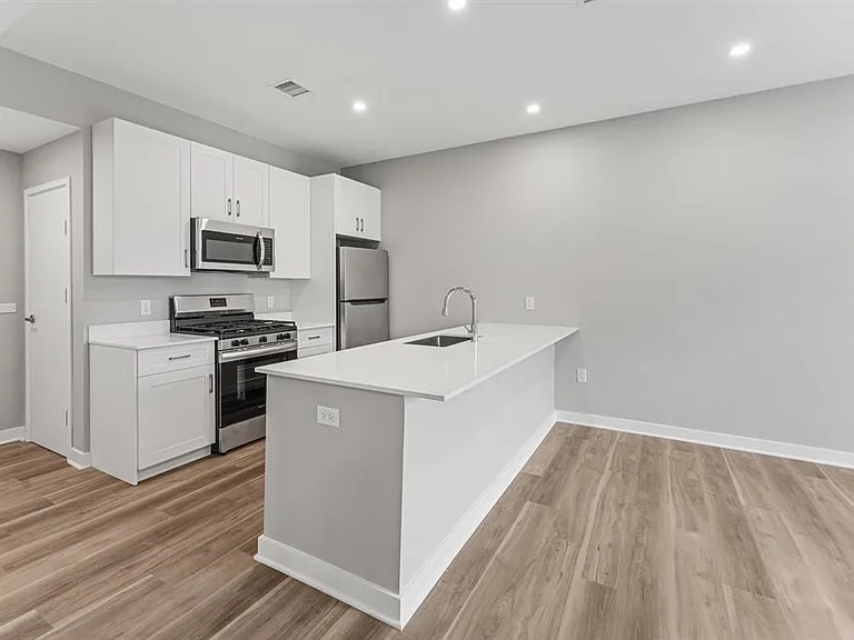 475 Communipaw Ave #401 — Photo 3