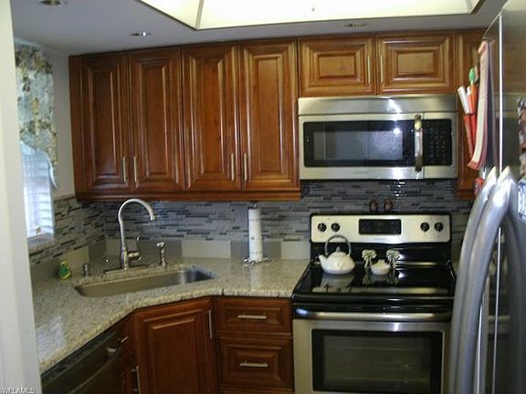 4th image of 325 Charlemagne Blvd #104C