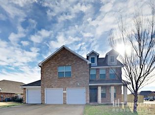 202 Stable Dr, Waxahachie, TX 75165