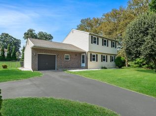 548 Cavalcade Ln, Warminster, PA 18974