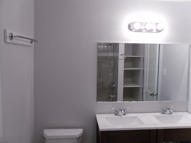 1st image of 4827 N Sawyer Ave #1