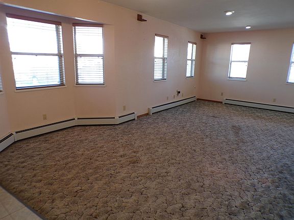 3rd image of 195 Edlun Rd