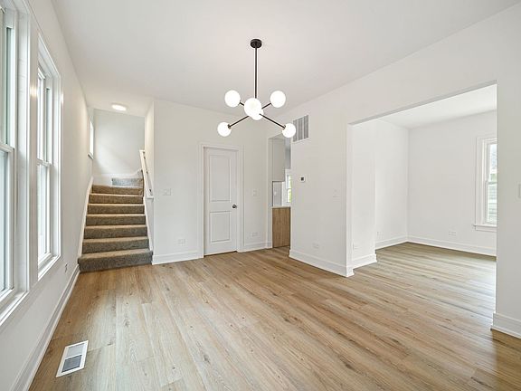 4th image of 1817 Victoria Ave