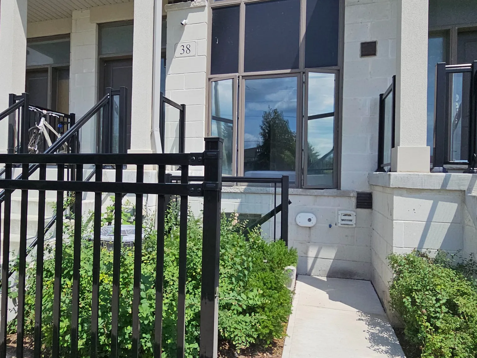 1 bed, $2,000 — Photo 2