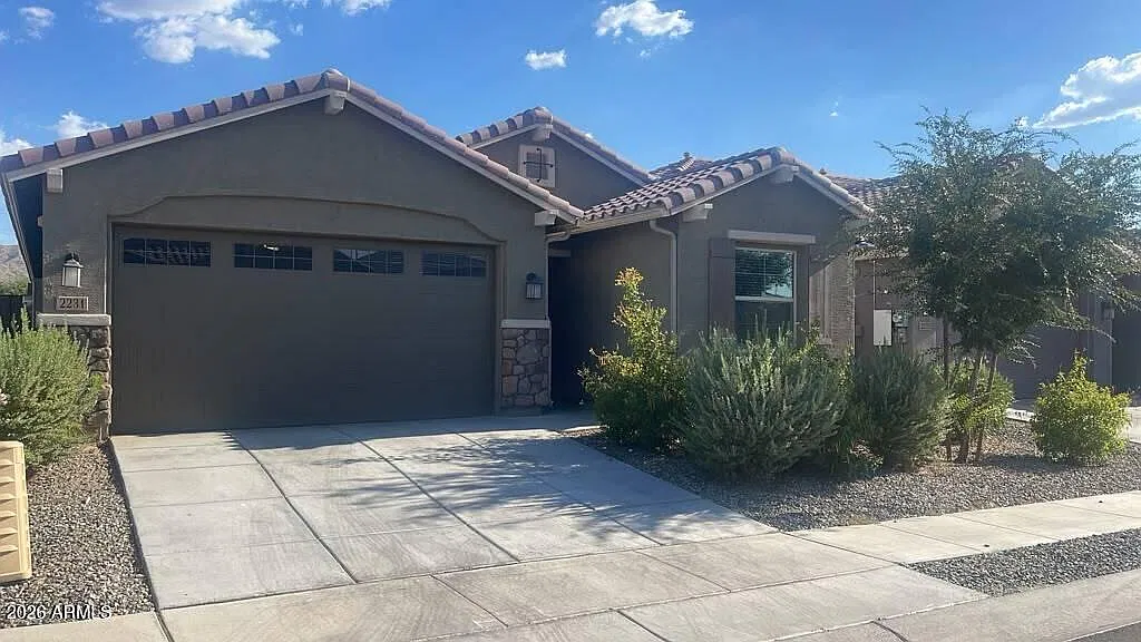5 bed, 3.0 bath, 1939 sqft, $2,895 — Photo 1