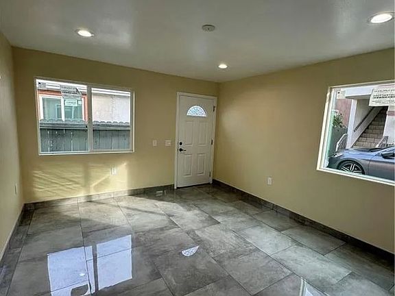 4th image of 3538 W 108th St #35383538-1/4