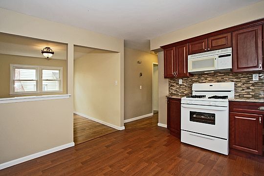 New eat in kitchen, 1st floor