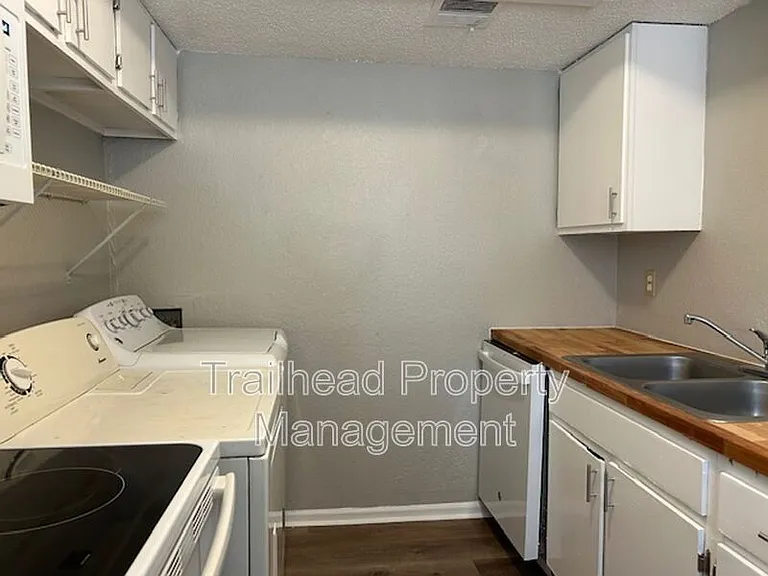 8702 NW 82nd Ter #A — Photo 7