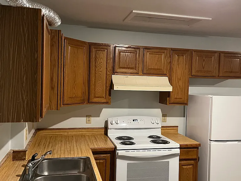 162 Cedar Swamp Rd #B — Photo 7