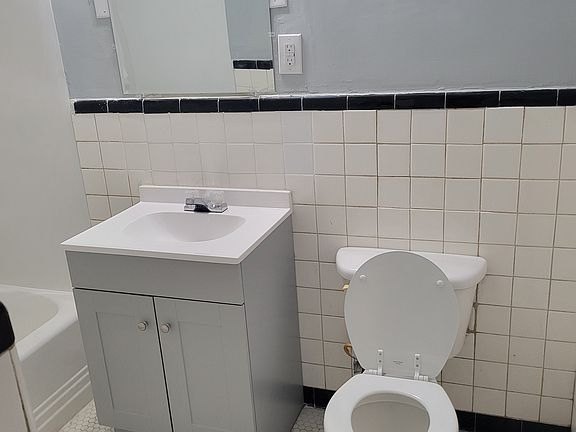 3rd image of 721 E High St APT 314