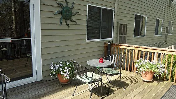 Lakeview — Photo 18
