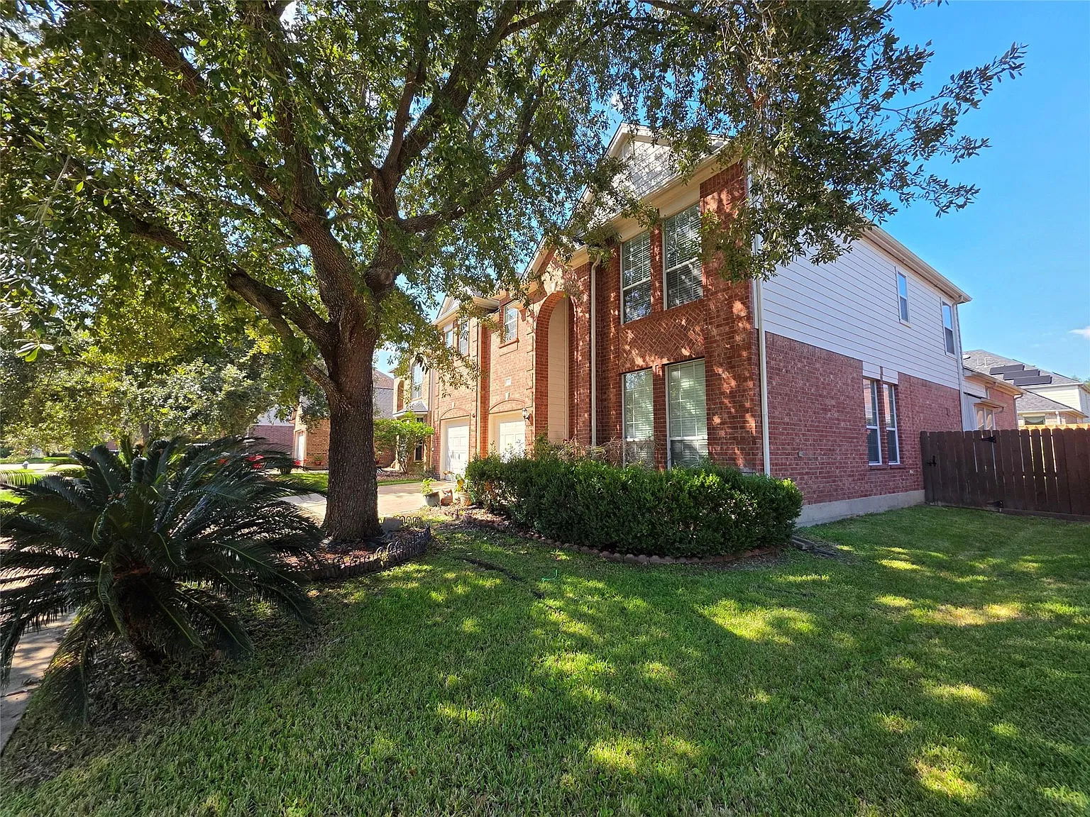 7 bed, 5.0 bath, 3969 sqft, $3,500 — Photo 2