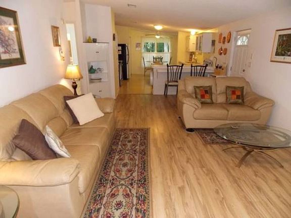 4th image of 794 Petunia Way