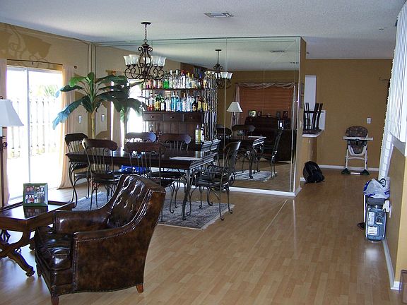 DINING/LIVING ROOM