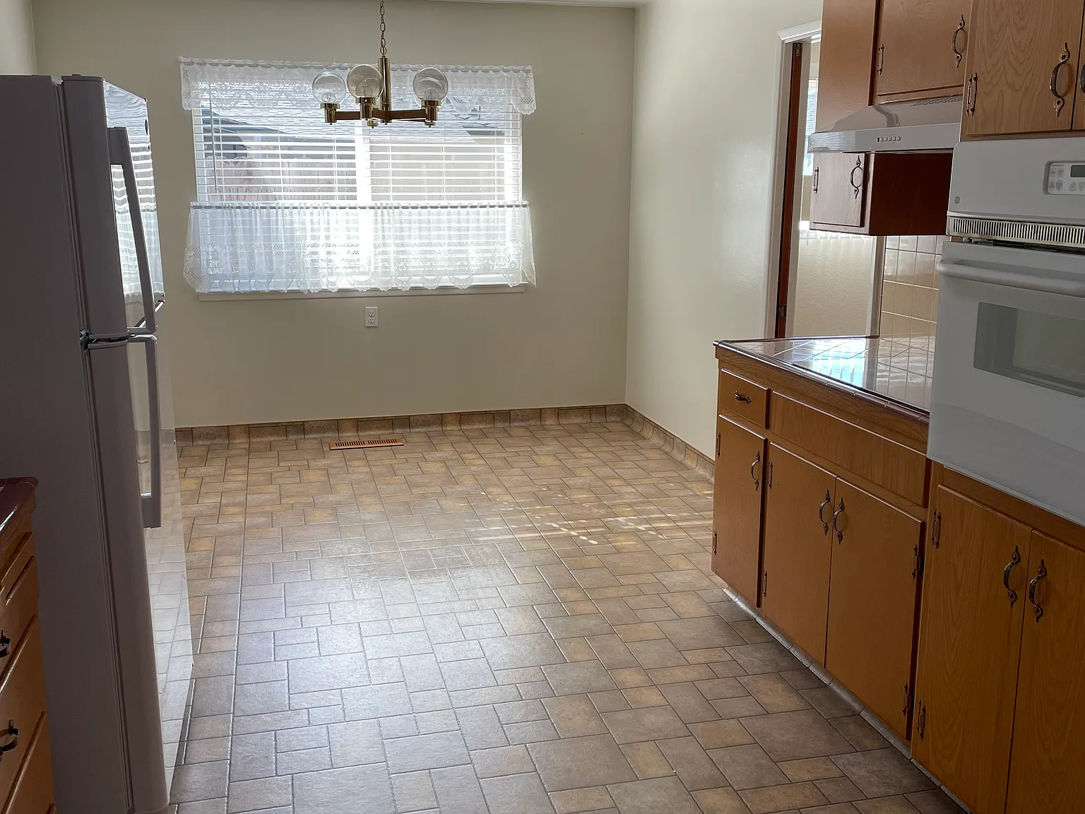 3 bed, 1735 sqft, $2,600 — Photo 4