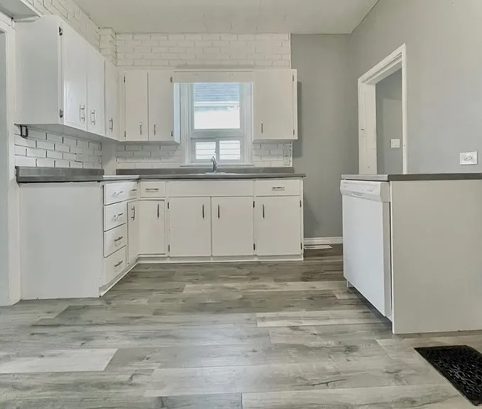 136 Floral Ave — Photo 2