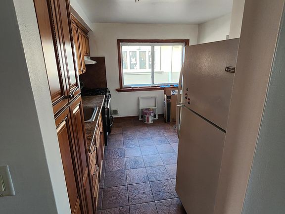4th image of 2732 E 65th St #2