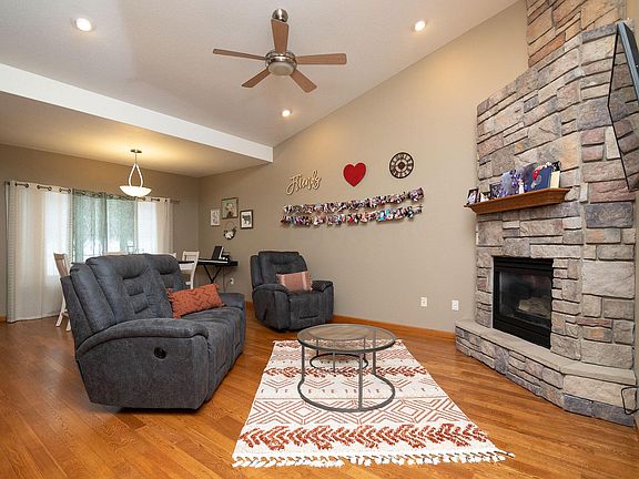 3rd image of 1303 Rosewood Trl #32
