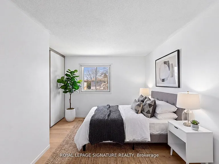 22 Madsen Cres — Photo 35