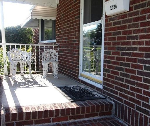 4th image of 2124 W Manor Ave