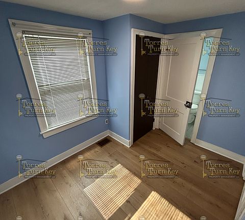 3rd image of 455 Peart Ave