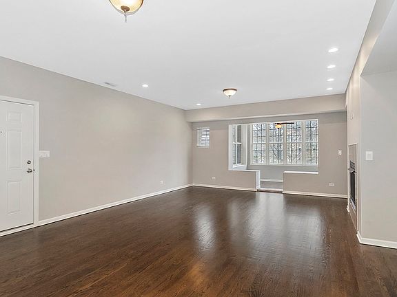 4th image of 4328 S King Dr #2