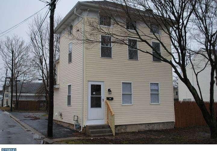 1st image of 215 Adams St
