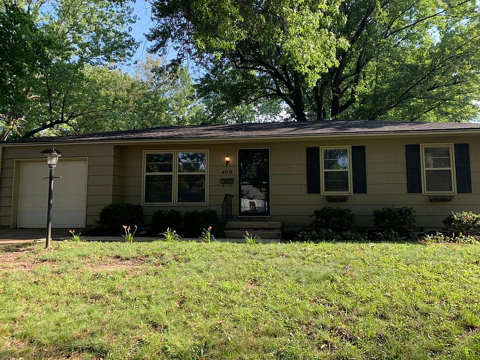 1st image of 409 NW Village Dr