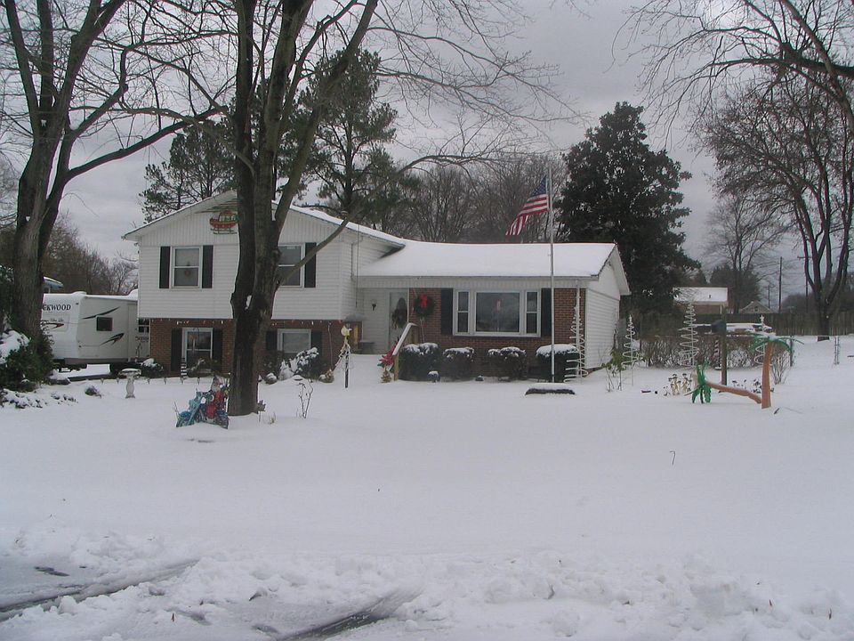 1st image of 249 Fairway Dr