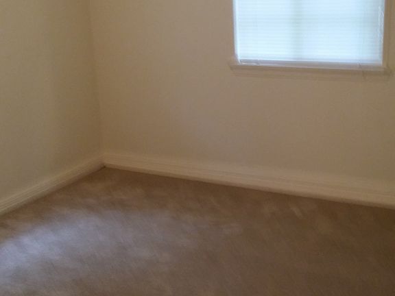 3rd image of 2401 Oaklawn Dr