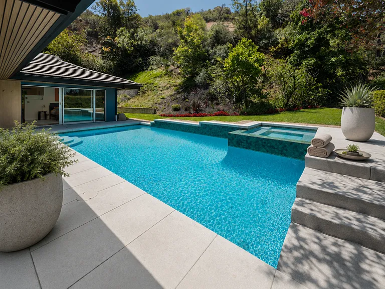 9410 Eden Dr — Photo 45
