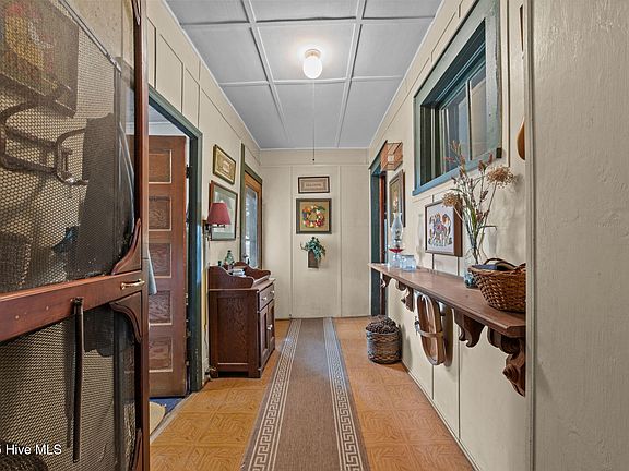 23rd image of 609 E Main Street