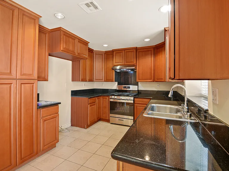 1160 E Grand Ave — Photo 7