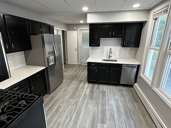 3rd image of 35 William St #2