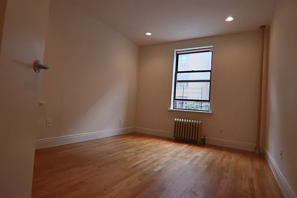 Rented by PMG Real Estate  | media 17