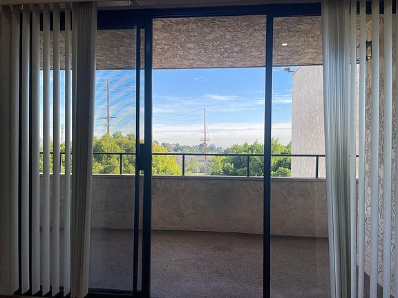 4th image of 26051 Vermont Ave #303