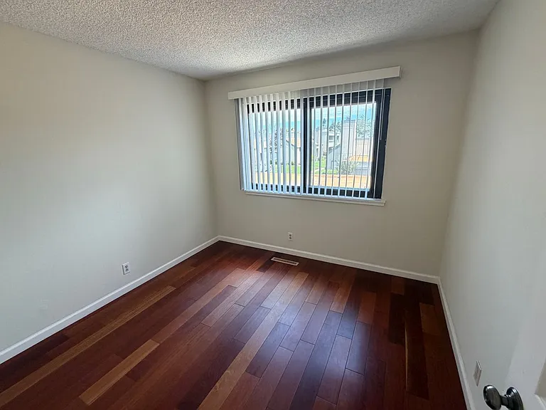 3423 Catalina Ave — Photo 12