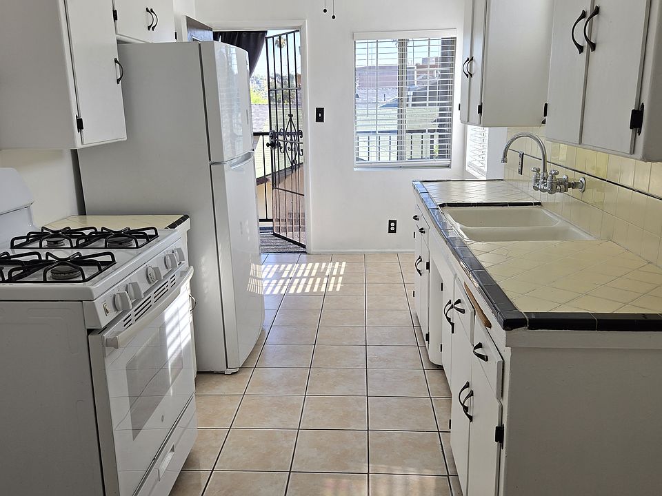 1st image of 3554 Locke Ave