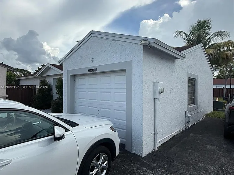 19831 NW 65th Ct — Photo 3
