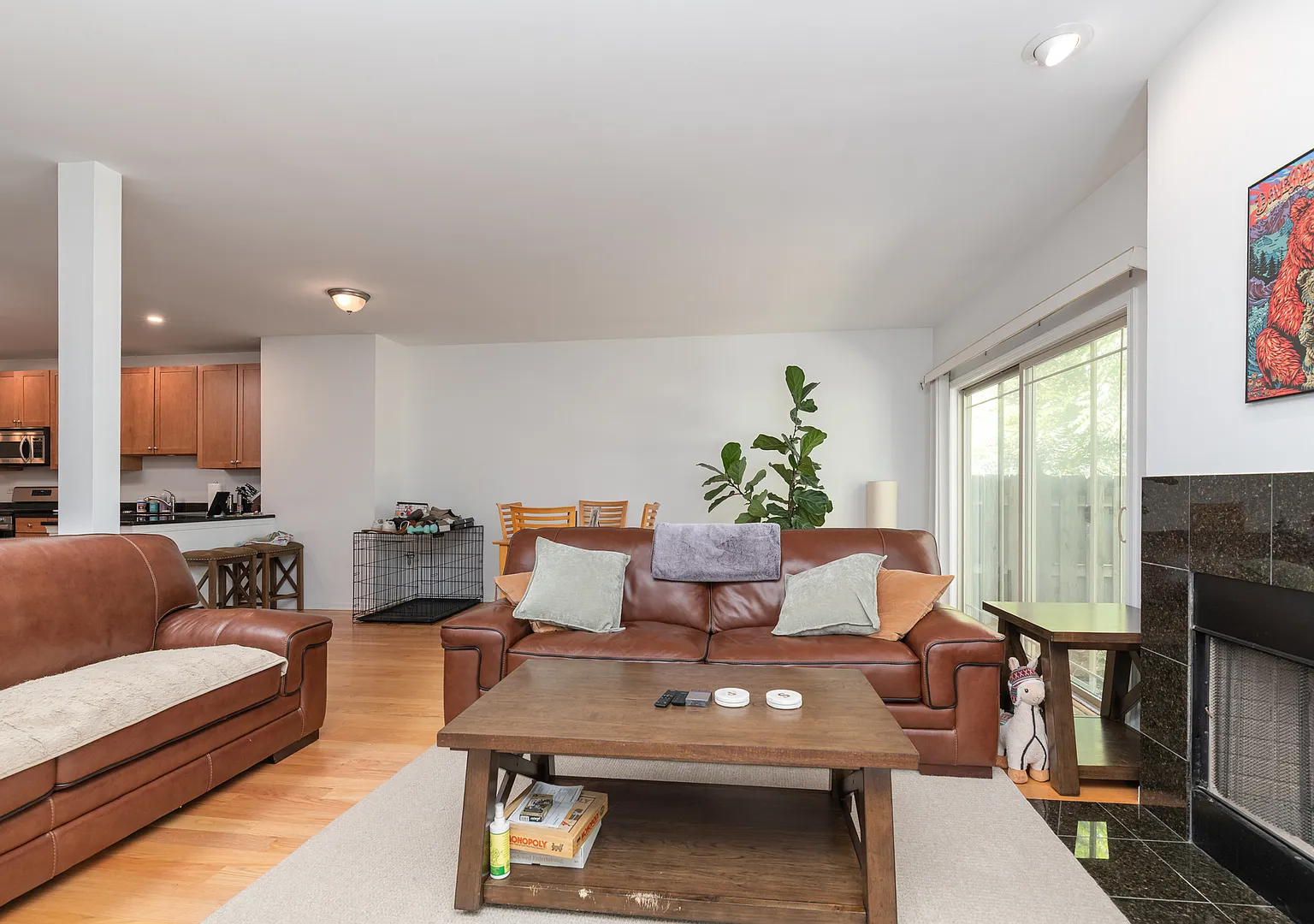 3 bed, 2.5 bath, 3054 sqft, $4,300 — Photo 2