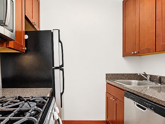 5th image of 3755 77th St APT 6F