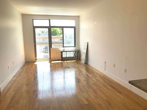 2nd image of 818 Bergen St #3F