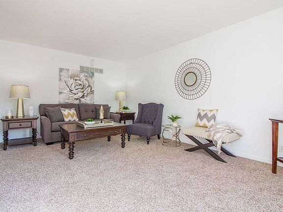 3rd image of 609 W Forrest Hill Ave