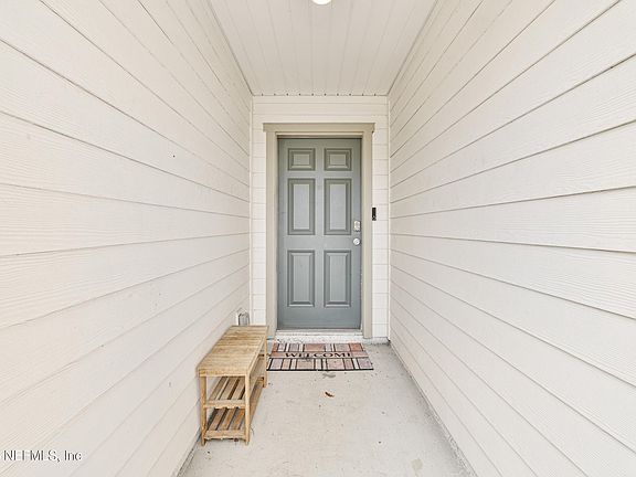 4th image of 12302 GILLESPIE Avenue