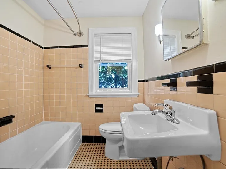 431 Adams St #3 — Photo 9