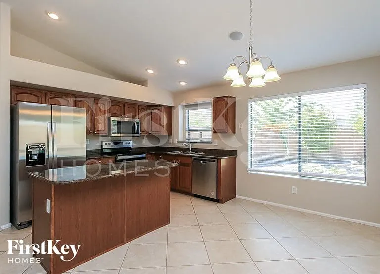 98 E Clairidge Dr — Photo 5